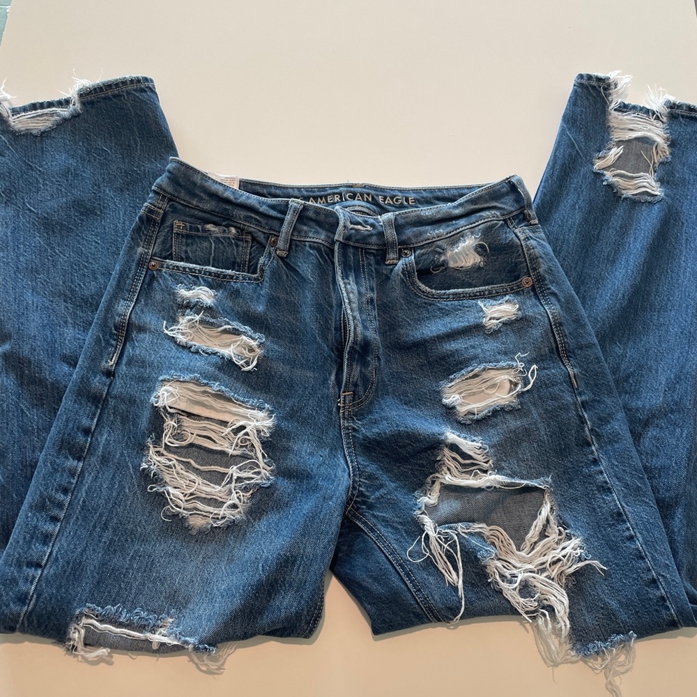 AMERICAN EAGLE Distressed Mom Jeans